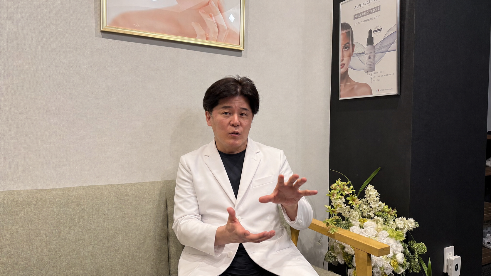 インタビューに答える宮井保尚理事長