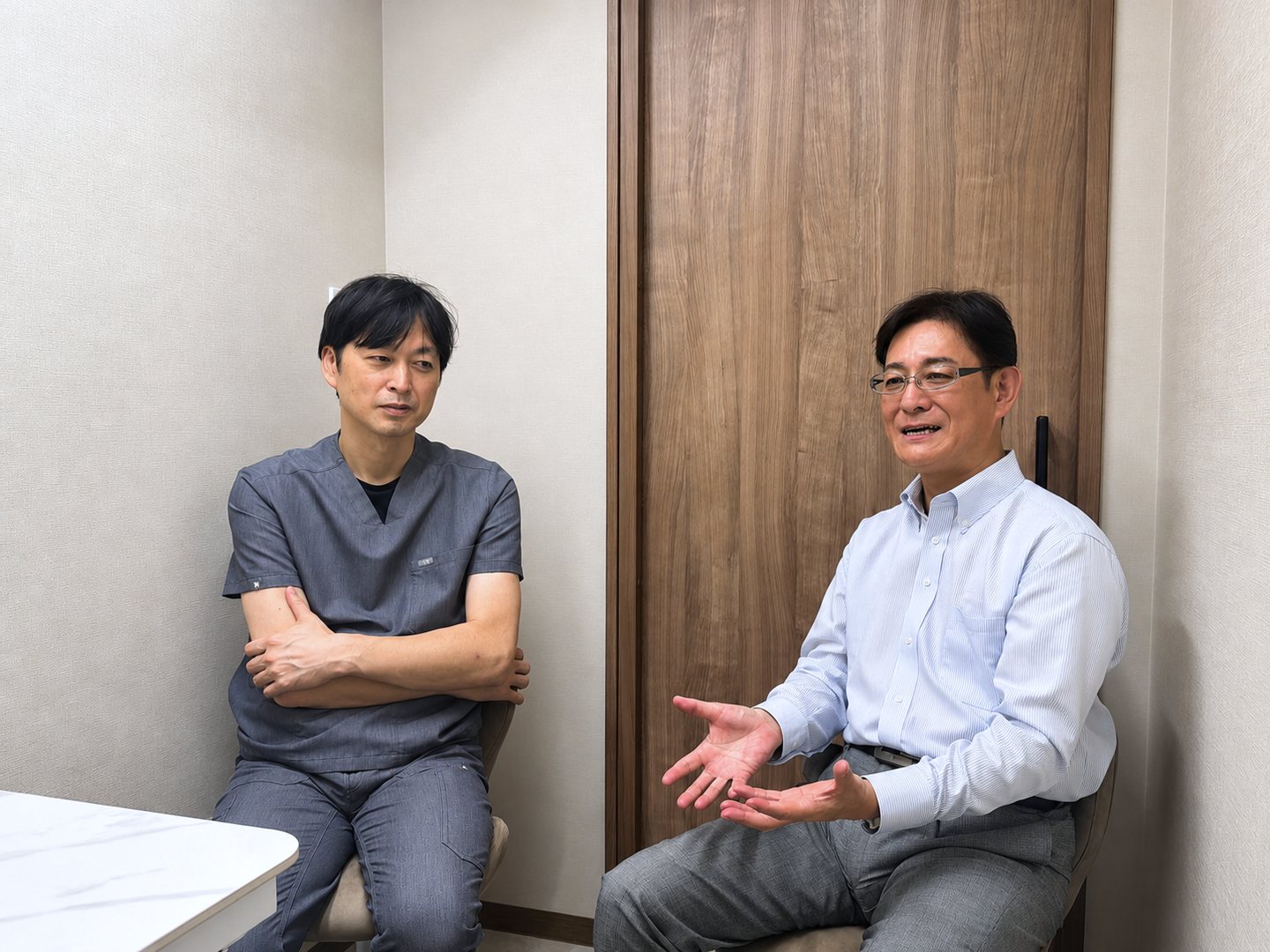 開業支援について語る若狹正樹さんと佐藤光院長